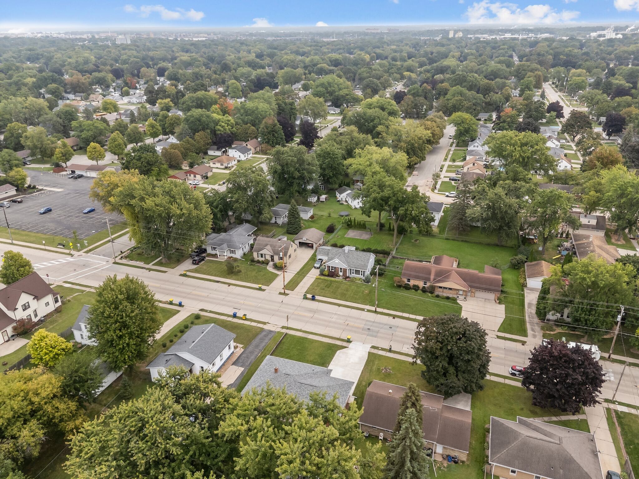 Building Photo - 1418 S Ridge Rd