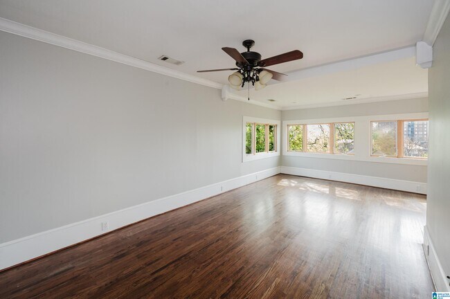 Building Photo - 2810 Rhodes Cir S