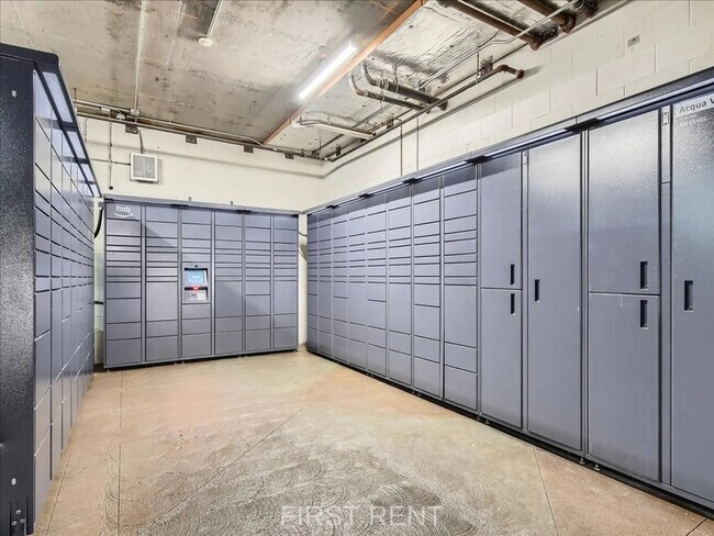 Building Photo - 425 W Beech St