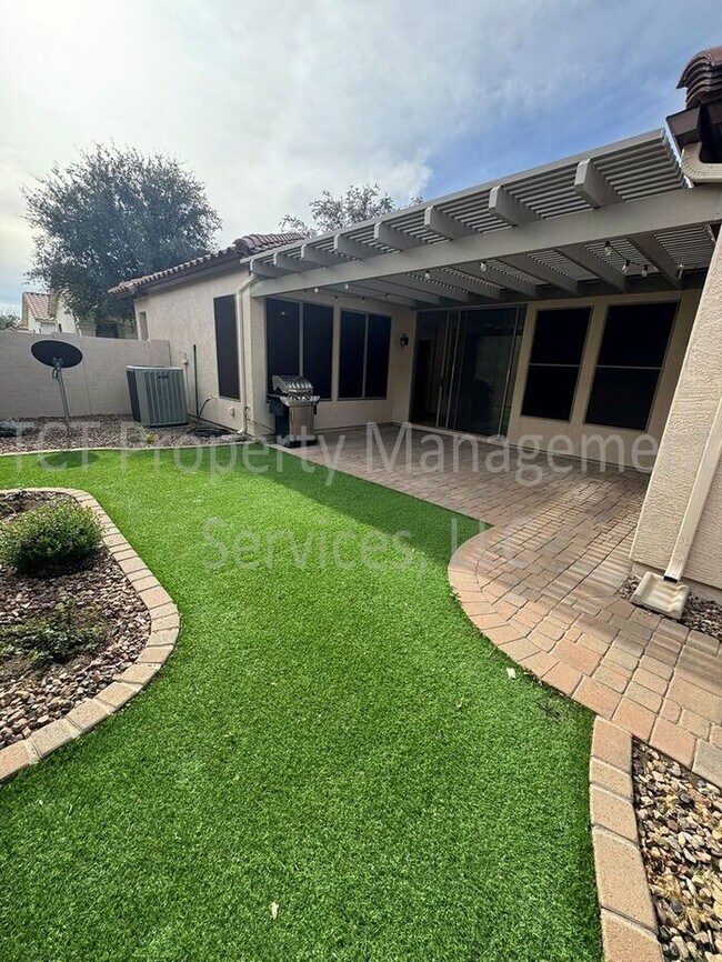 Building Photo - Beautifully Updated Bungalow in Power Ranch