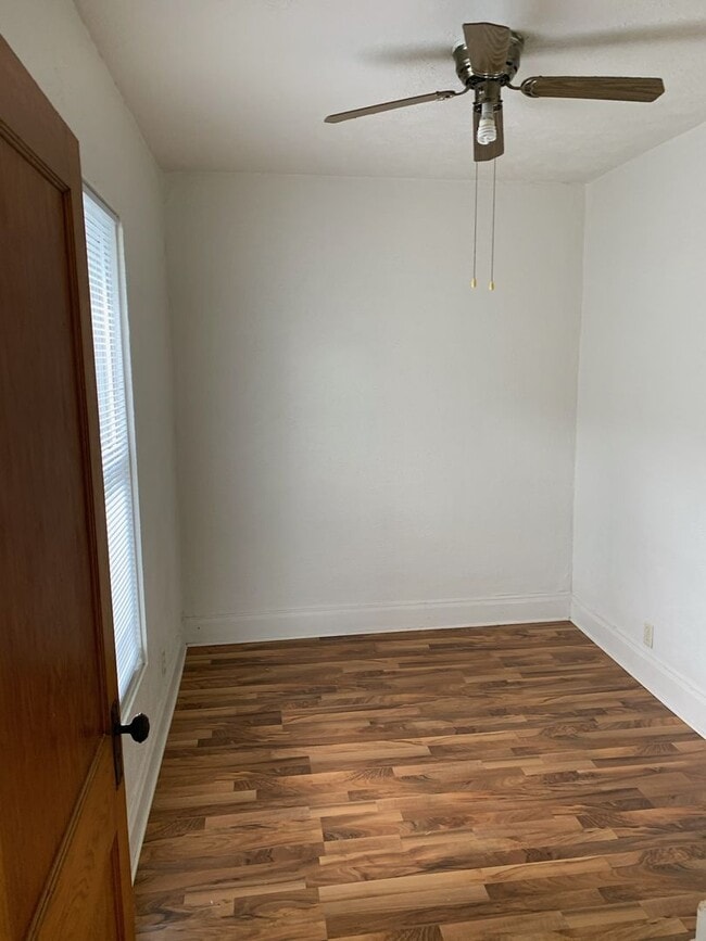 Building Photo - 3 or 4 bedroom (3 bedrooms+ bonus room) House in Rum Village