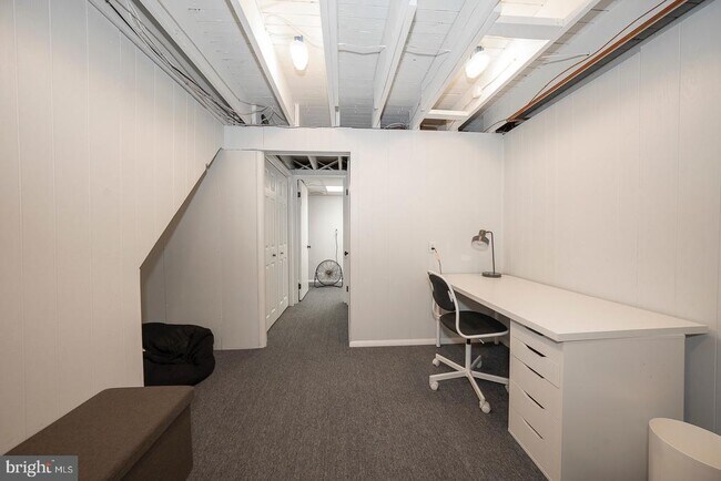 Building Photo - 533 Monument Ave