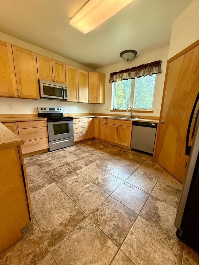 Building Photo - 2175 Chateau Ct