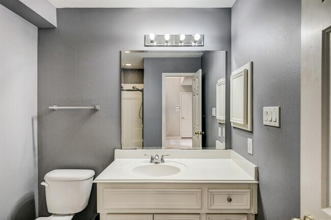 Bath Bedrm 3 at Flr 1 - 1426 Crocker St