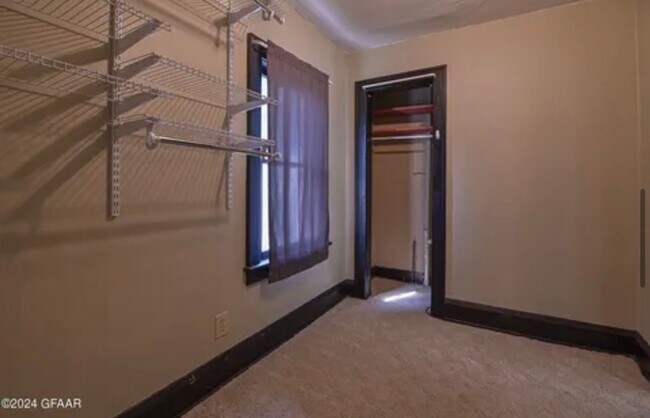 Building Photo - Adorable Single Family Home - 3 bedroom/1 bathroom!