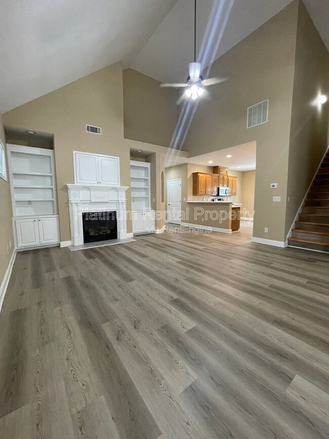 Building Photo - 546 Town Square Way