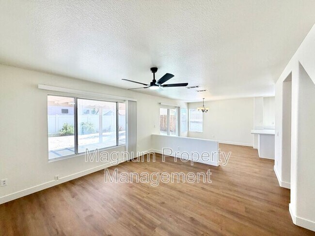 Building Photo - 15854 Pampas Ct