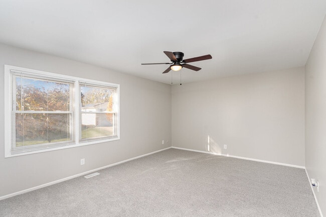 Building Photo - 355 Crestwood Ct