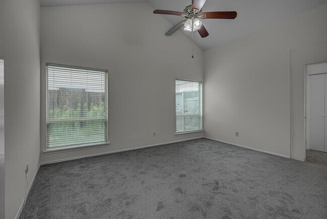 Building Photo - 13975 Hollowgreen Dr