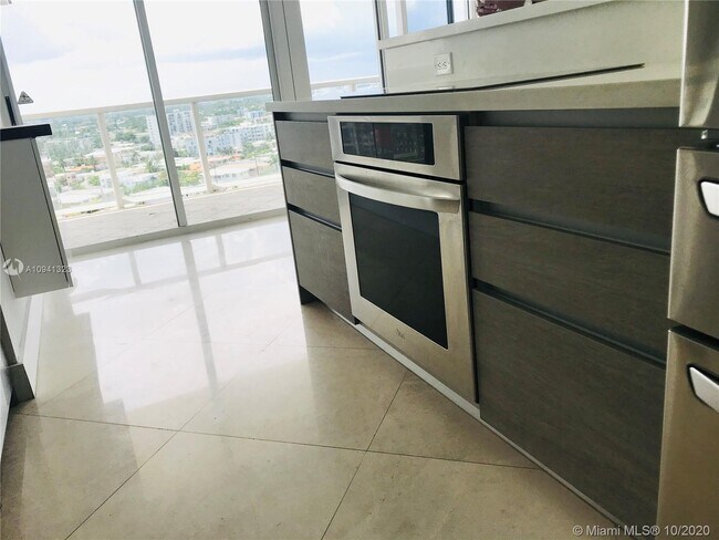 Building Photo - 7330 Ocean Terrace