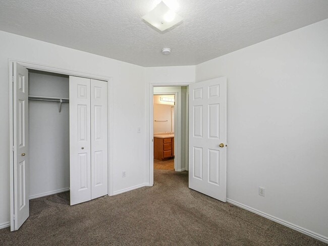 Building Photo - Charming 3-Bed, 2-Bath Home in Prime Ameri...