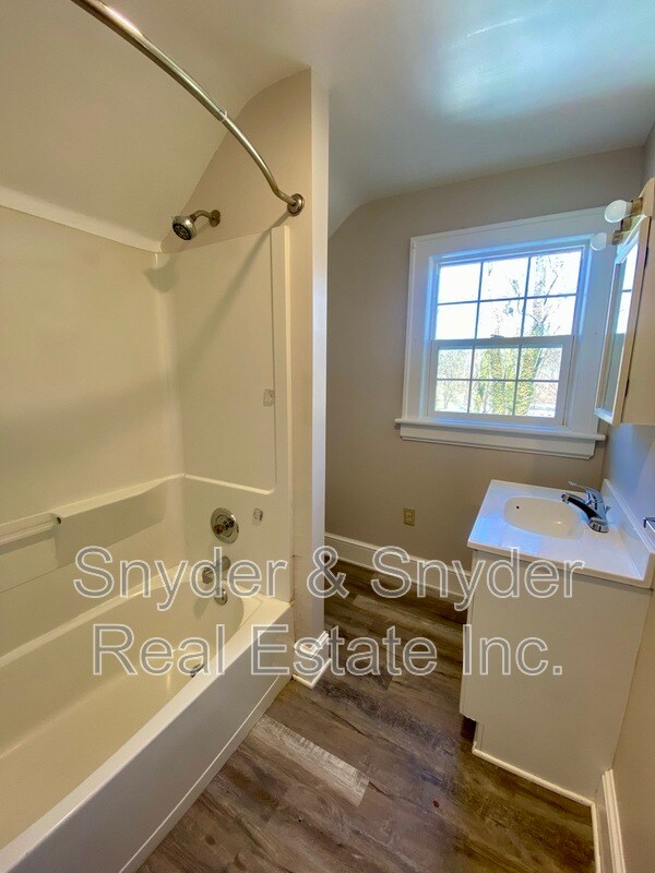 Building Photo - 623 Doris Ave