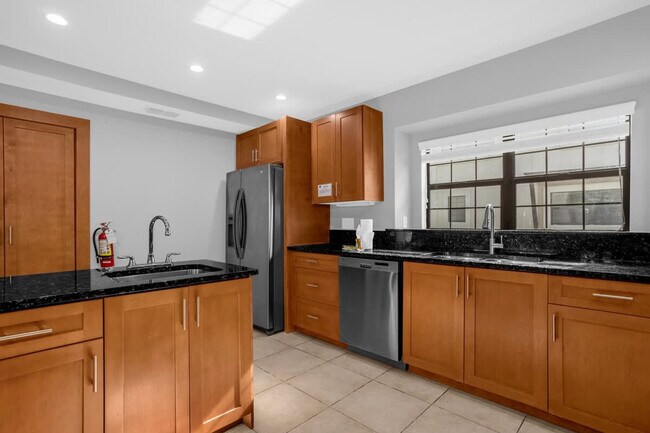 Building Photo - 14590 Damai Ln