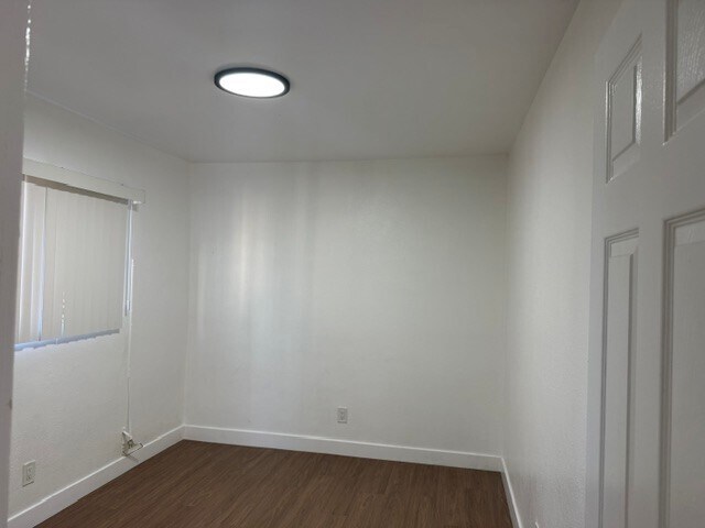 Building Photo - 211 1/2 W 88th Pl