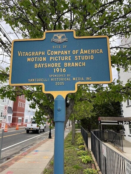 Building Photo - 94 4th Ave
