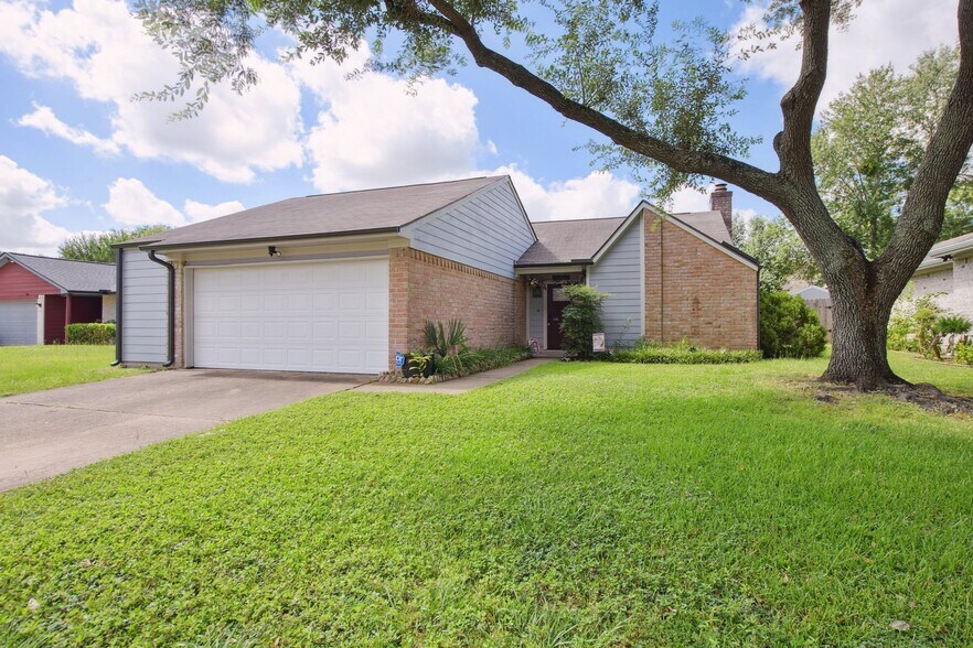 Primary Photo - 10415 Eagle Glen Dr