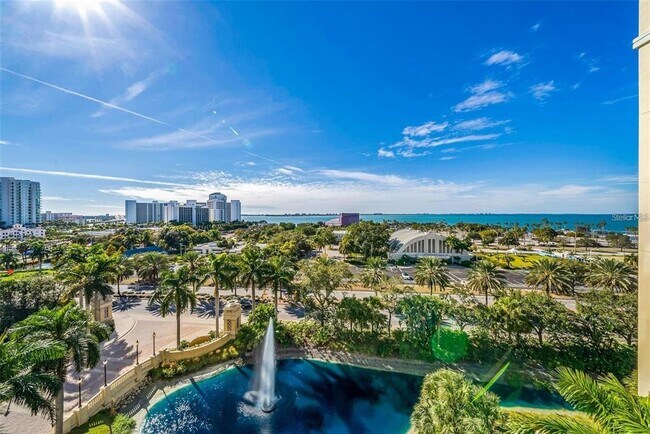 Building Photo - 800 N Tamiami Trl