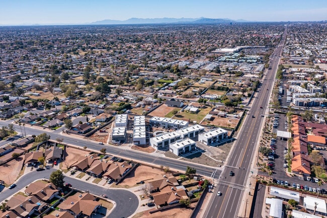 Building Photo - 432 S 32nd St