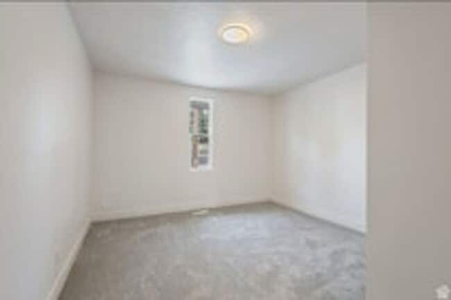Building Photo - 2085 N 900 W