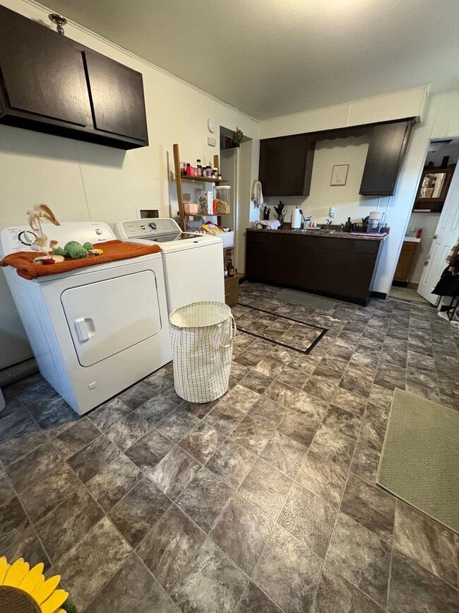 Building Photo - 2 Bedroom 1 Bathroom Single Family Home On The North Side