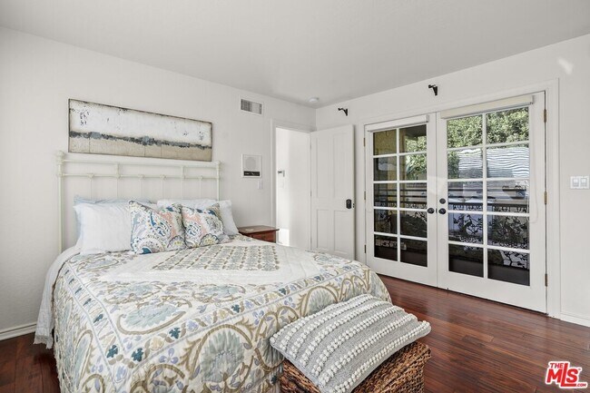 Building Photo - 4244 Avenida De La Encinal