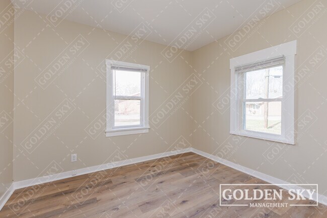 Building Photo - 4613 S Madison St