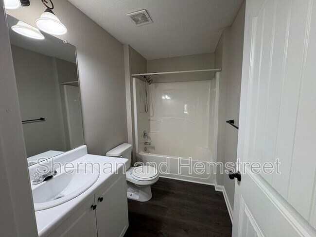 Building Photo - 3800 London Ct SW