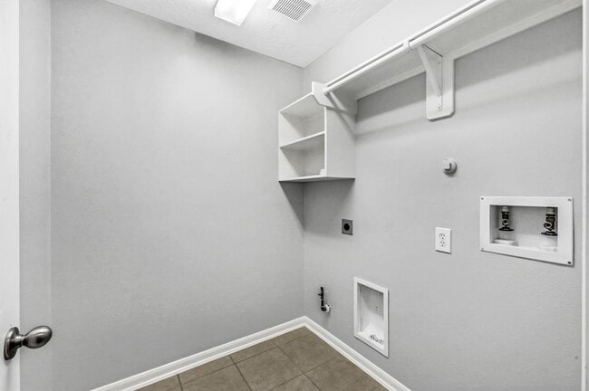 Building Photo - 2402 Sandy Fields Ln