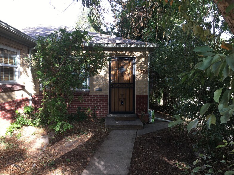 Building Photo - 1532 Tamarac St