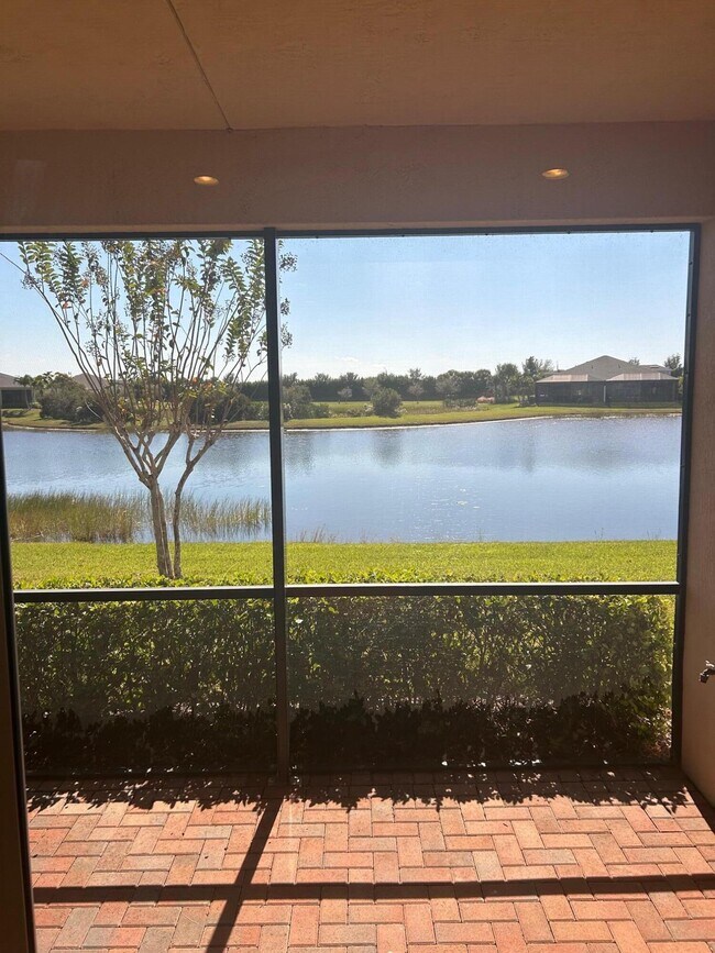 Building Photo - 11066 Sunrise Lake Dr