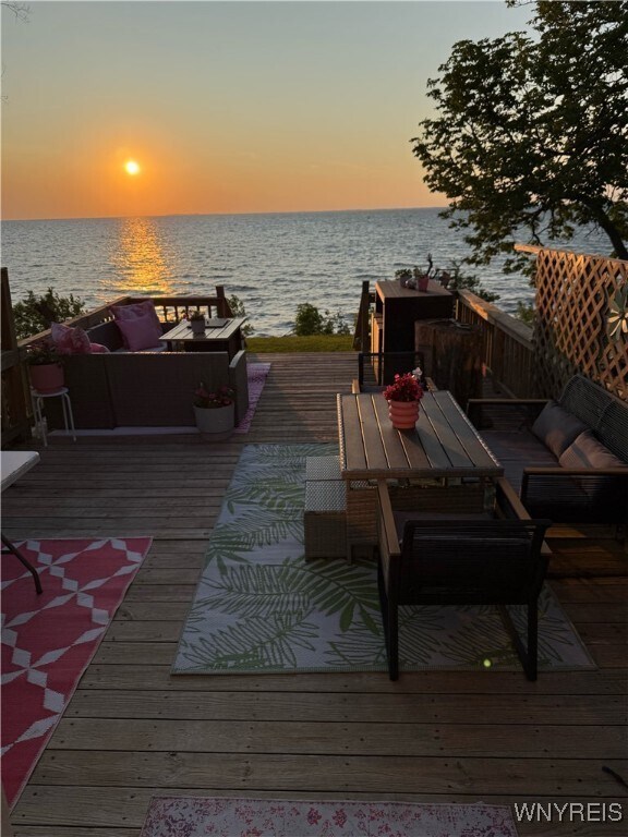 Building Photo - 4890 Lake Shore Rd