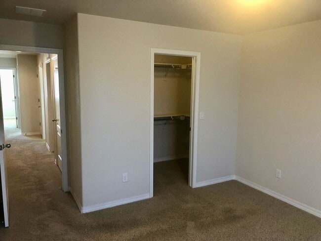 Building Photo - BEAUTIFUL 3-BEDROOM TOWNHOME IN AWARD-WINNING WOLF RANCH - Security Deposit Waiver Available