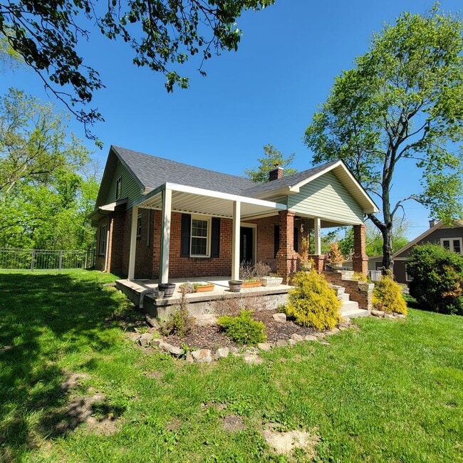 Building Photo - 4/2 Bungalow in Algood City Limits