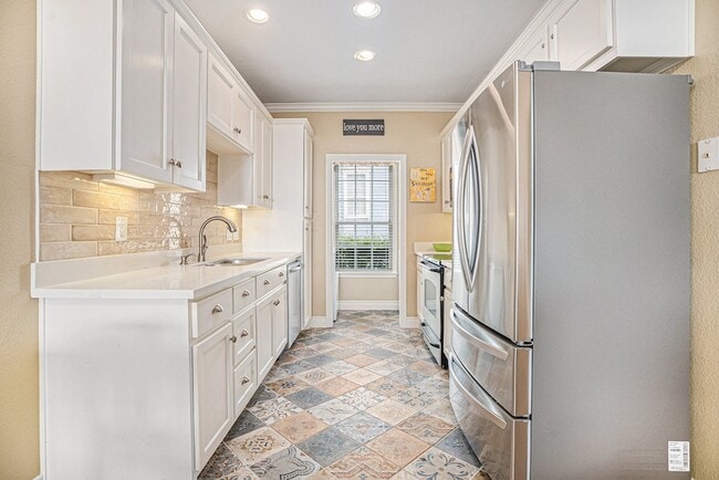 Building Photo - 7000 Seawall Blvd