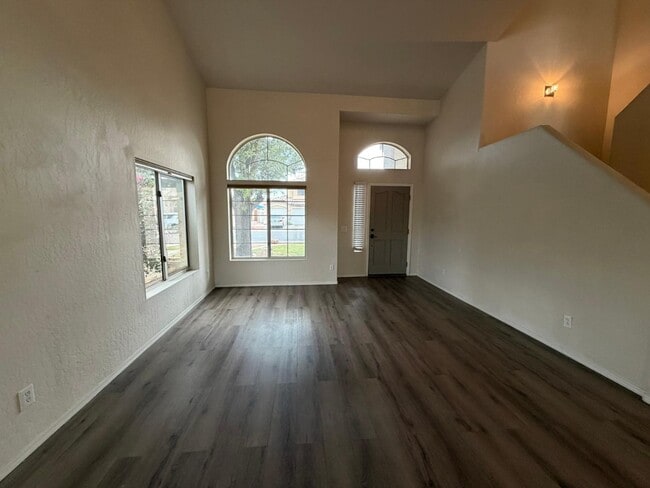 Building Photo - 902 S Surfside Dr