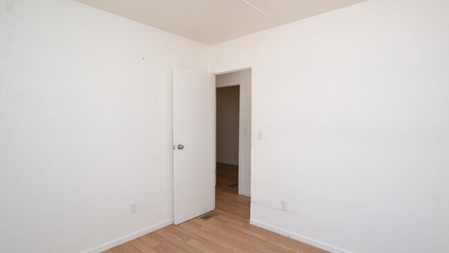 Building Photo - 334 N 83rd St