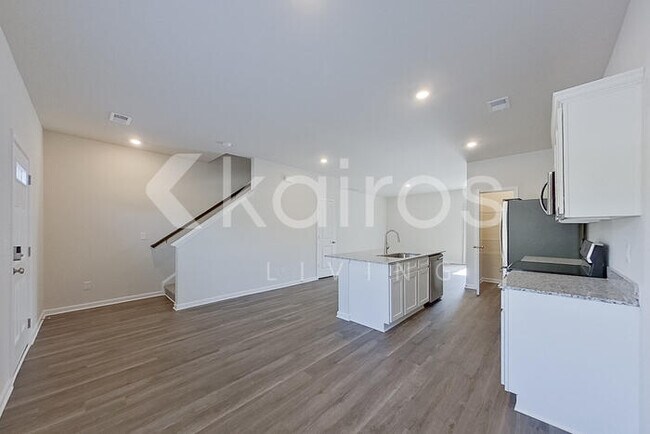 Building Photo - 2461 Banyan Cir