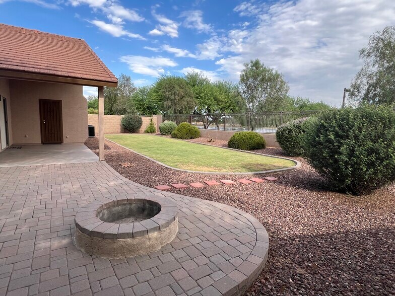 Extended patio and Fire for those cold az nights. - 40781 W Walker Way