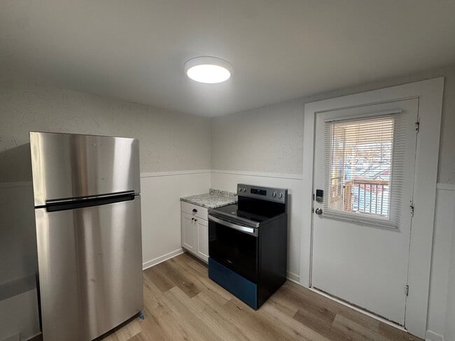 Building Photo - 16 Avon St