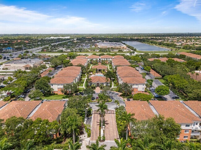 Building Photo - 9833 Baywinds Blvd