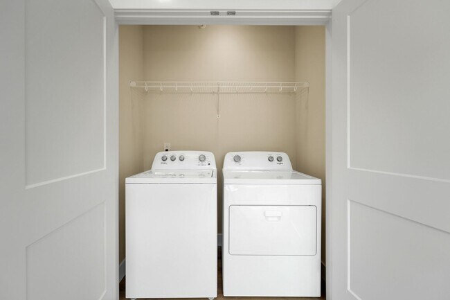 Building Photo - West Beverly Lofts - 304