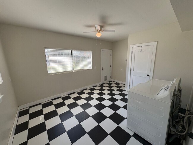 Building Photo - Beautiful 2 Story home Available coming soon!, pet friendly!