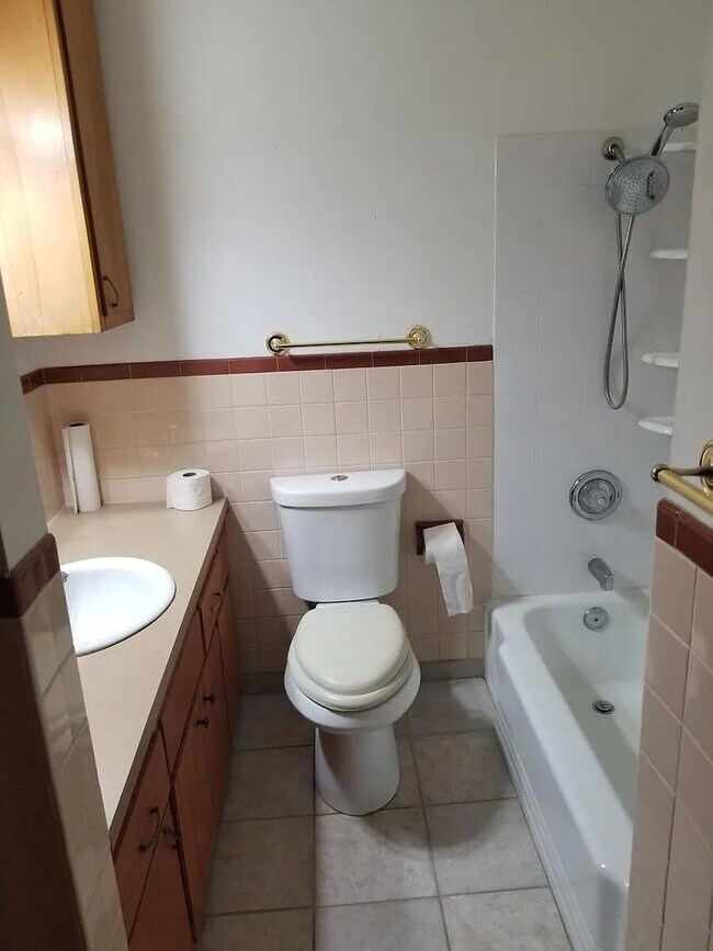 Building Photo - Bright & Spacious 3-Bedroom Home on Large ...