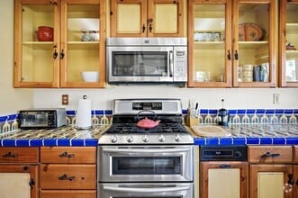 Building Photo - Spacious Two Bedroom Condo in Gated Commun...