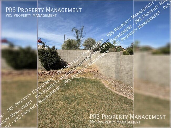 Building Photo - 1744 E Robin Ln