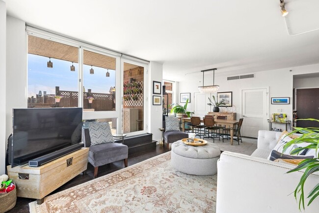 Building Photo - 1450 Washington St