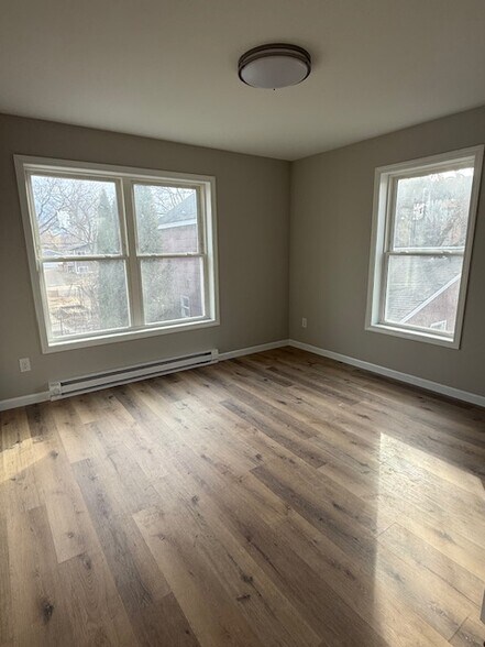 Building Photo - 1312 Grand St NE