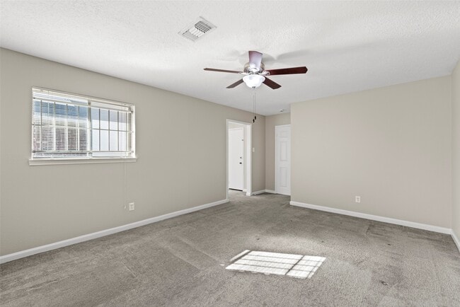 Building Photo - 8818 Edgemoor Dr