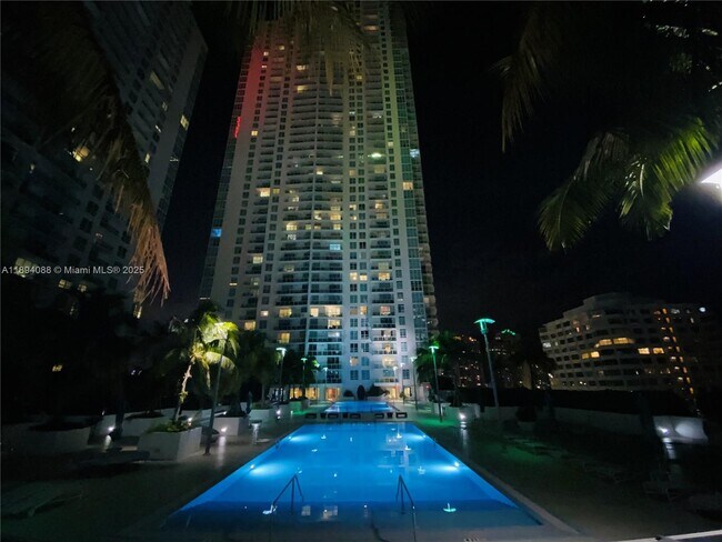 Building Photo - 950 Brickell Bay Dr