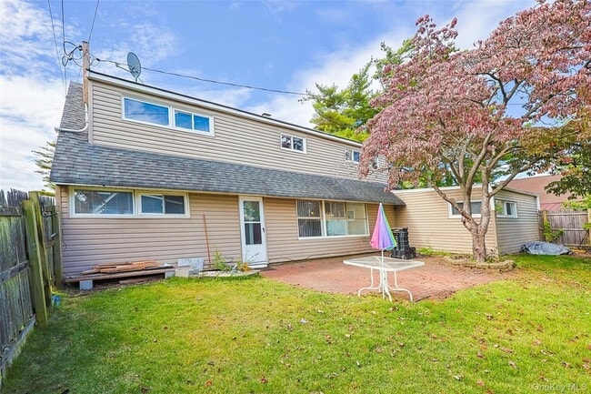 Building Photo - 201 Sprucewood Dr